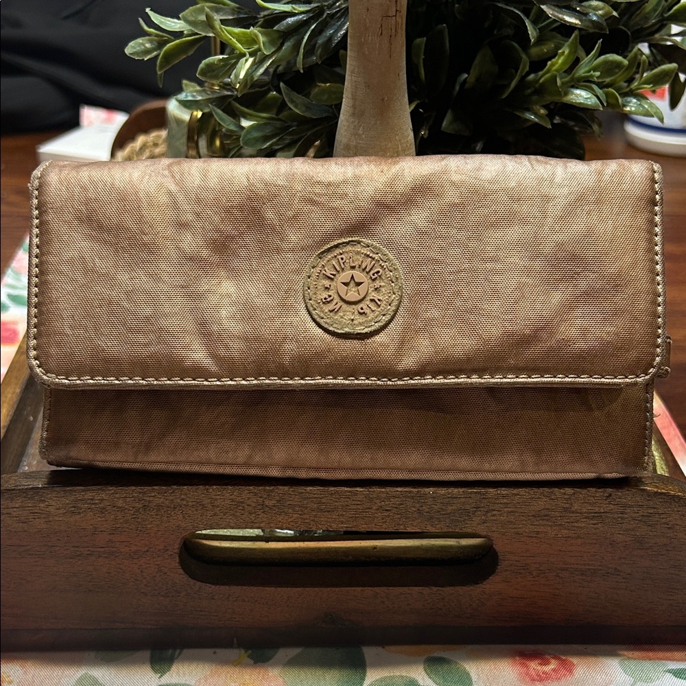 Kipling Women's metallic Tan Medium Wallet